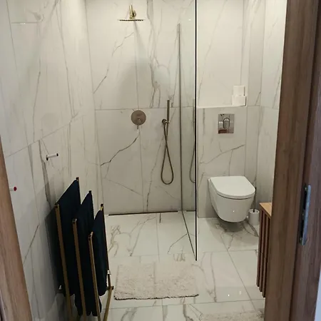 Allan * פוסטקובו